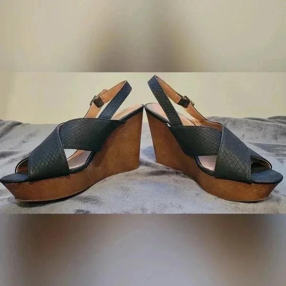 Size 10, Maurices Wedge Peep Toe Strappy Heels Sandals in black - Picture 7 of 11